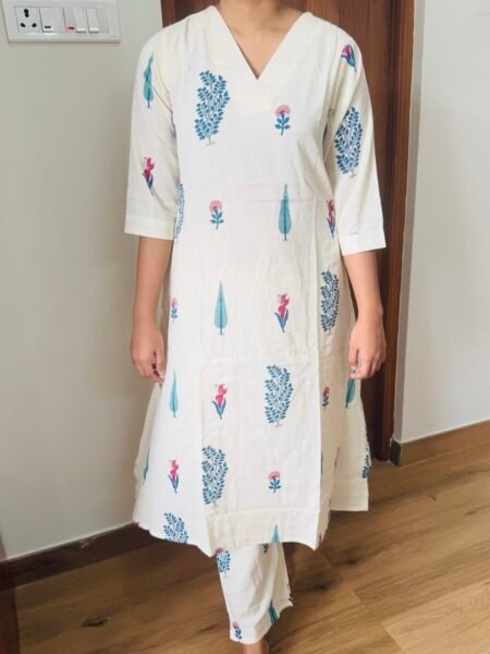 White Floral Flex Cotton Co-ord Set with Side Slits & Pockets